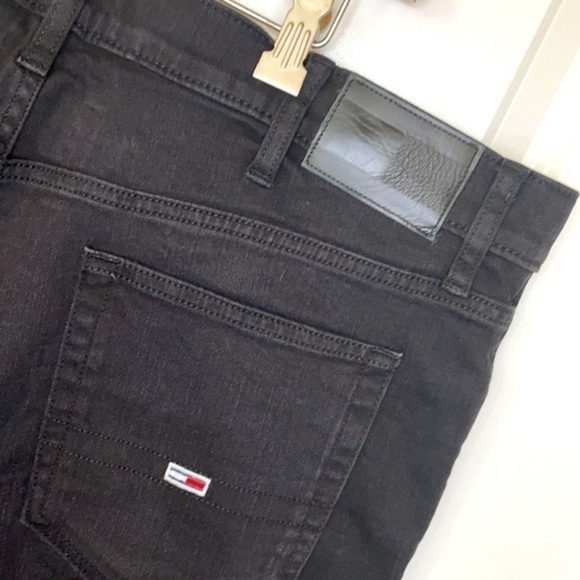 TOMMY HILFIGER | Men’s Black TOMMY JEANS Waist 36 Length 32. - Picture 8 of 9